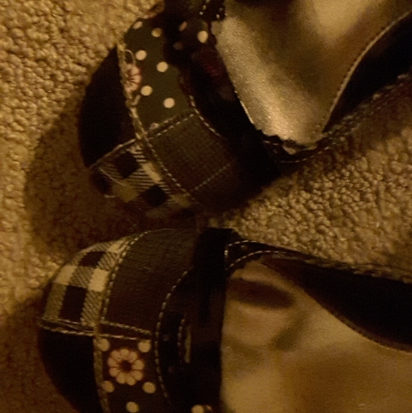 Shoes heels and flats together - Picture 5 of 16